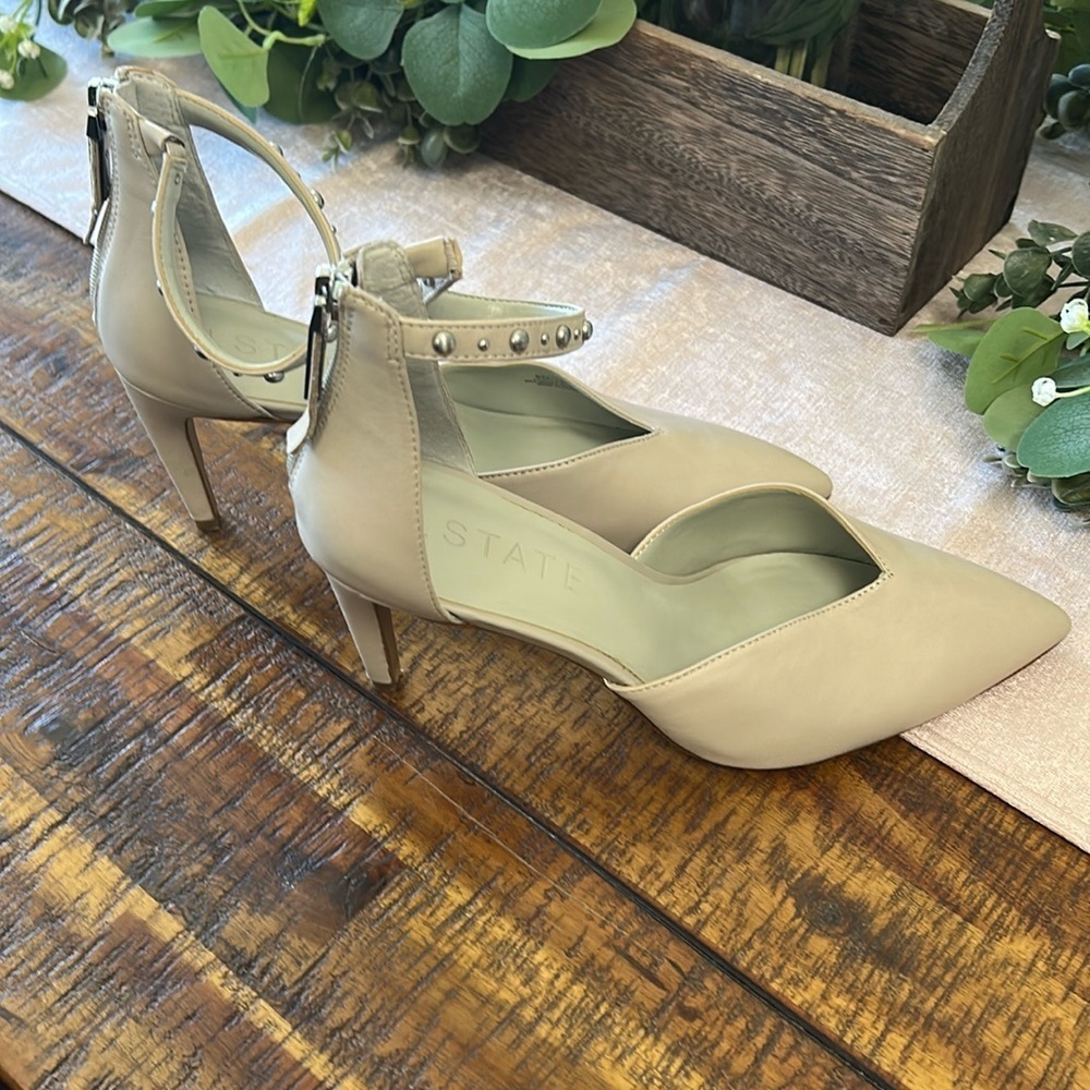 1. State Studded Ankle Strap Leather Heels Neutral Size 8 - Picture 4 of 9